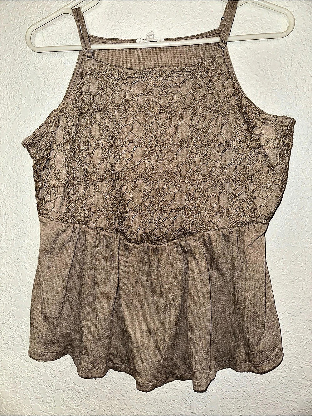 Maurices Lace top in Tan/Brown Size Medium Like New